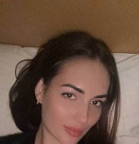 Alina - escort in Tokyo Photo 2 of 7