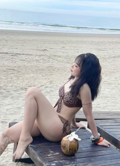 Alina - escort in Abu Dhabi Photo 3 of 8