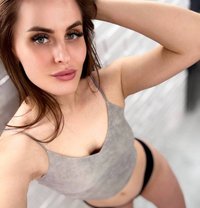 Alina - escort in Paris