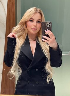 Alina - escort in Guangzhou Photo 1 of 7