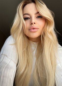 Alina - escort in Guangzhou Photo 4 of 7