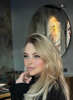 Alina - escort in Guangzhou Photo 5 of 7