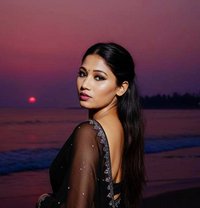 Alina real meet % cam show independ girl - puta in New Delhi Photo 9 of 9