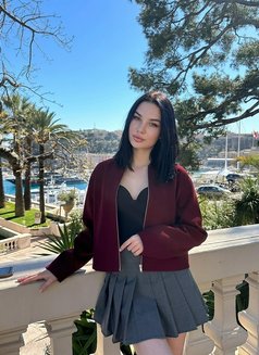 Alina - escort in Dubai Photo 1 of 6