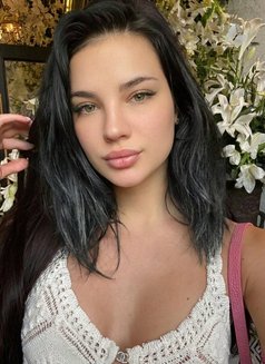 Alina - escort in Dubai Photo 4 of 6