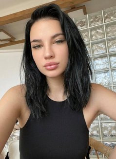 Alina - escort in Dubai Photo 5 of 6