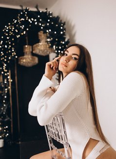 Alina - escort in Dubai Photo 6 of 10