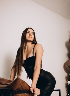 Alina - escort in Dubai Photo 2 of 10