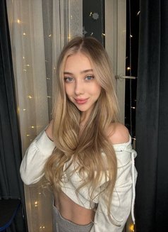 Alina - escort in Hong Kong Photo 3 of 7