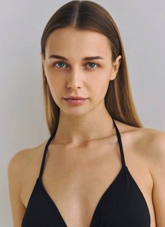 Alina - escort in Hong Kong Photo 3 of 6