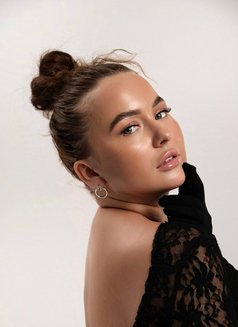 Alina - escort in İstanbul Photo 2 of 12