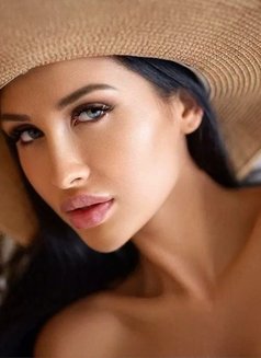 Alina - escort in Riyadh Photo 3 of 9