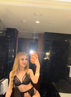 Alina - Transsexual escort in İstanbul Photo 3 of 14