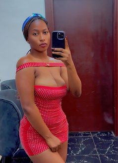 Aliana - escort in Şalālah Photo 1 of 3