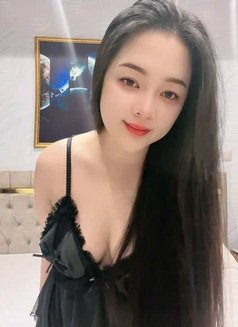 Alina - escort in Doha Photo 2 of 6