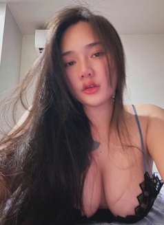 Alina - escort in Doha Photo 3 of 6