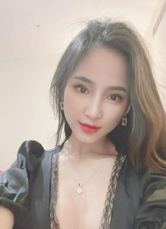 Alina - escort in Jeddah Photo 5 of 8