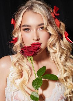 Alina - escort in Tokyo Photo 3 of 7