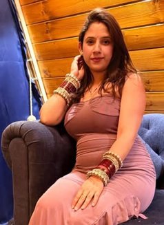 Alina Vip Call Girl Service - escort in Singapore Photo 2 of 4