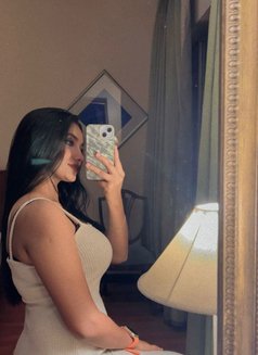High profile Indian & Russian - escort in Gurgaon Photo 2 of 4