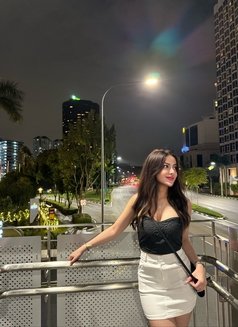 Aline Che - puta in Singapore Photo 1 of 4