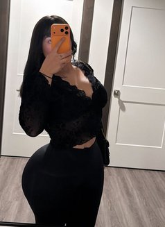 Aline - escort in Sapporo Photo 2 of 8