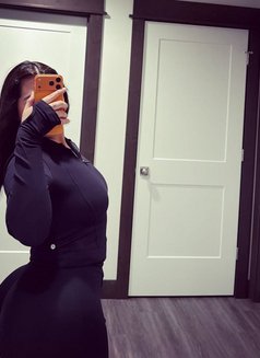 Aline - escort in Sapporo Photo 4 of 8