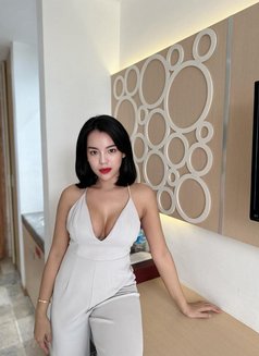 Aline Lee - escort in Bali Photo 7 of 18