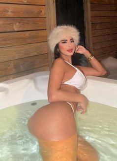 Alis Fullservice - escort in Muscat Photo 7 of 12