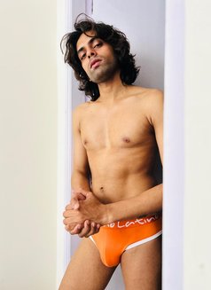 Alis - Male escort in New Delhi Photo 3 of 8
