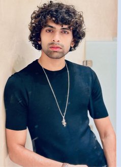 Alis - Male escort in New Delhi Photo 4 of 8