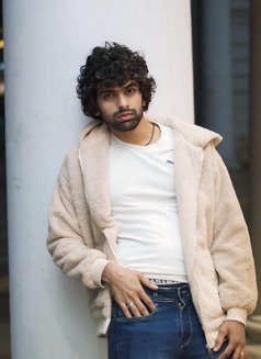 Alis - Male escort in New Delhi Photo 5 of 8