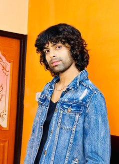 Alis - Male escort in New Delhi Photo 7 of 8