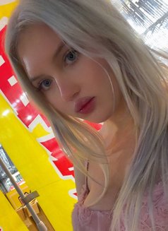 Alisa - escort in Tokyo Photo 6 of 8