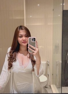 Alisa - escort in Singapore Photo 2 of 9