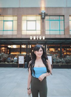 Alisa - Transsexual escort in Bali Photo 2 of 3