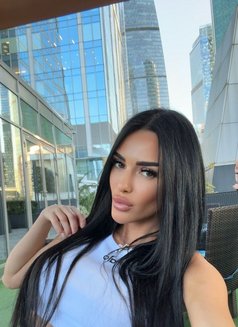 Alisa - puta in Al Manama Photo 6 of 10