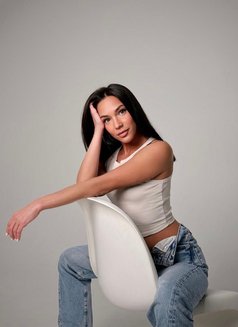 Alisa - escort in Beirut Photo 5 of 11