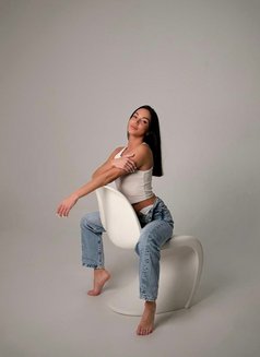 Alisa - escort in Beirut Photo 8 of 11