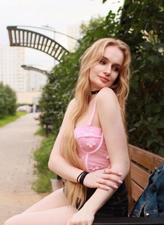 Alisa - escort in Dubai Photo 3 of 9