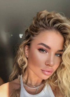 Alisa - escort in Dubai Photo 4 of 6