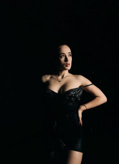 Alisa - puta in Dubai Photo 4 of 7