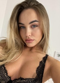 Alisa - escort in Dubai Photo 4 of 7