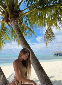 Alisa - puta in Dubai Photo 6 of 10
