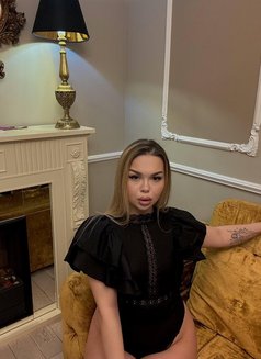 Alisa - escort in Hong Kong Photo 1 of 8