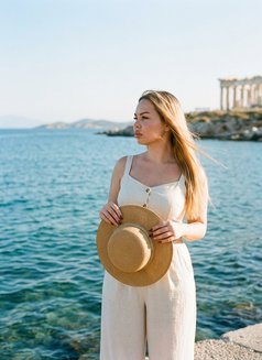 Alisa - escort in Hong Kong Photo 6 of 8