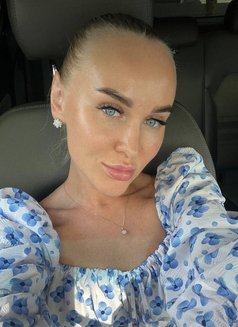 Alisa - puta in Jeddah Photo 3 of 14