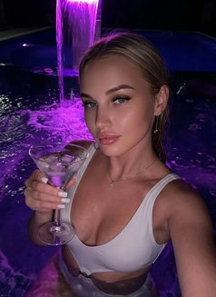 Alisa - escort in Jeddah Photo 2 of 13