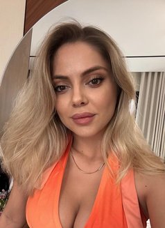 Alisa - escort in Jeddah Photo 9 of 13