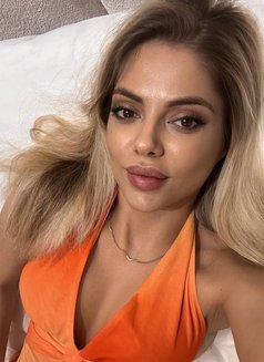 Alisa - escort in Jeddah Photo 11 of 13